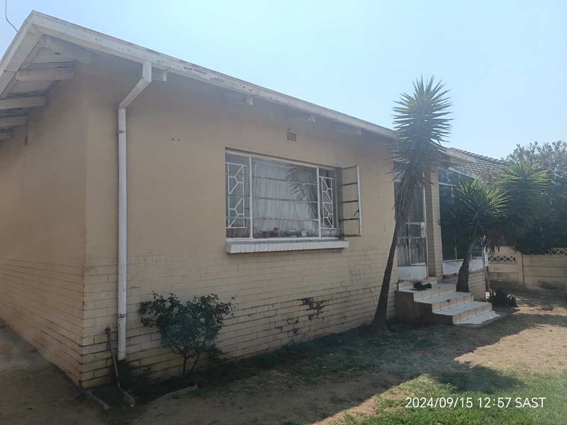 3 bedroom house with flatlet For sale! - Photo 1