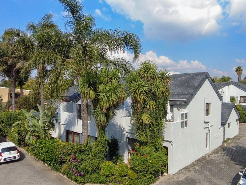Immaculate Ground Floor Unit for Rent - Photo 1