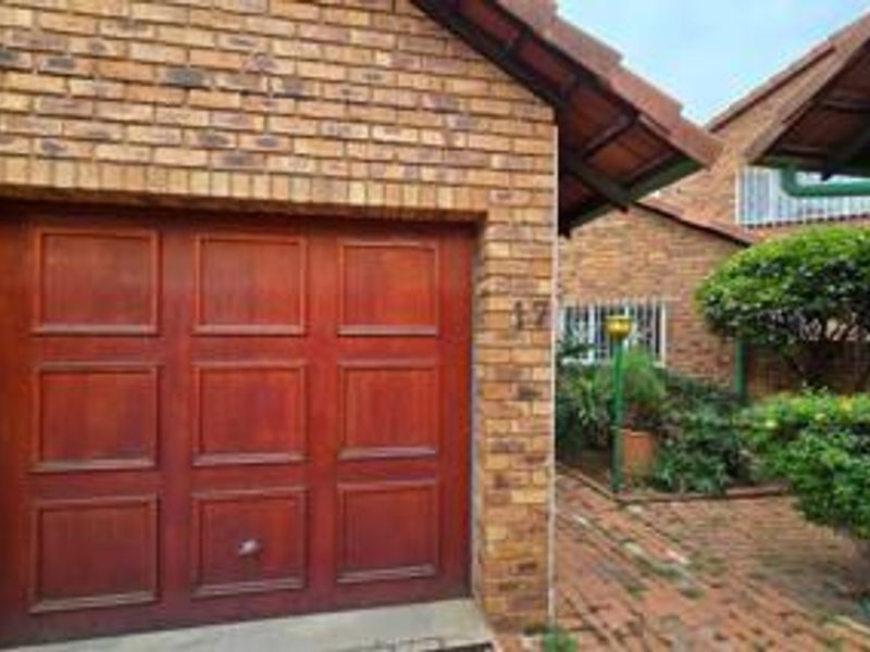 A modern and pet friendly unit - Photo 4