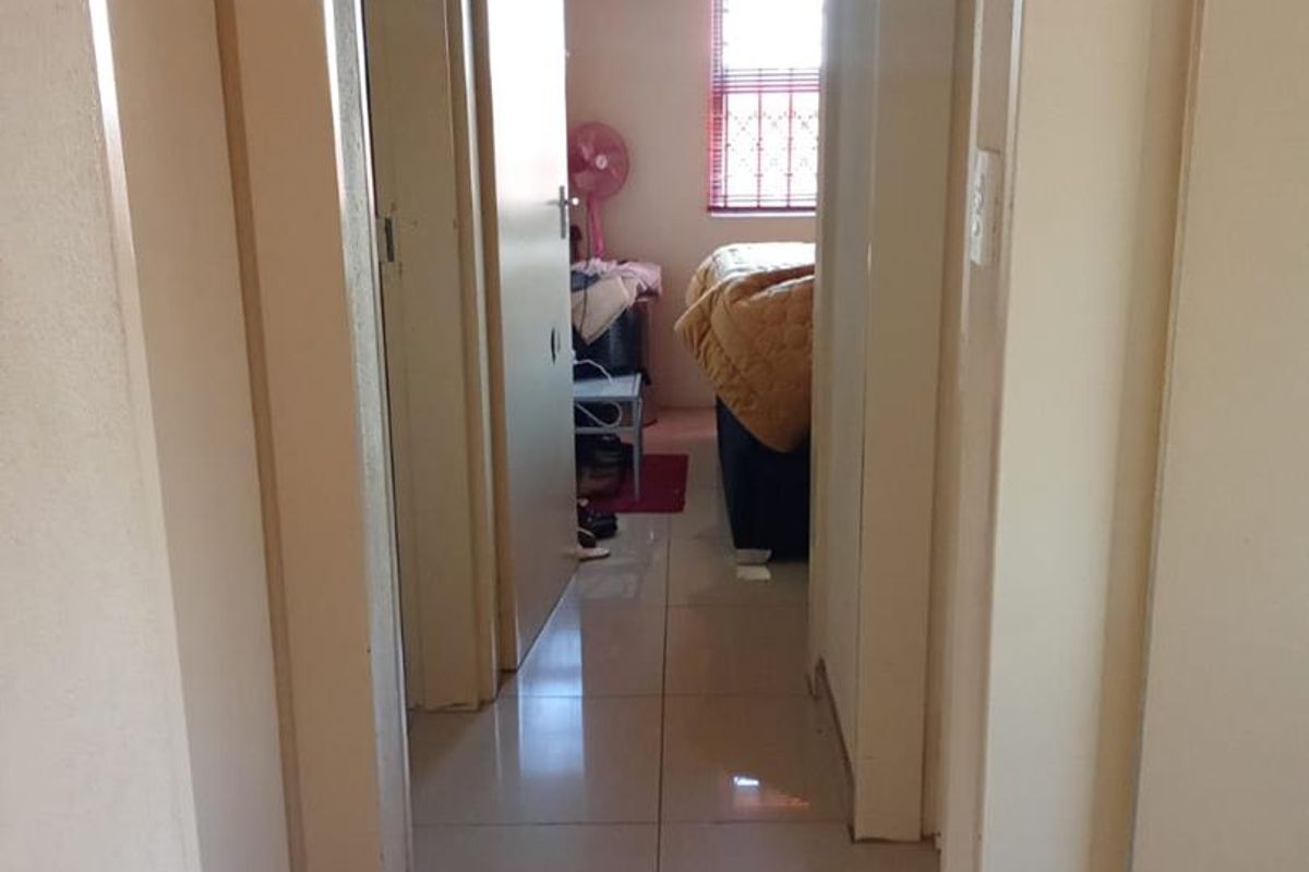 3 bedrooms house for sale in Soshanguve VV - Photo 4