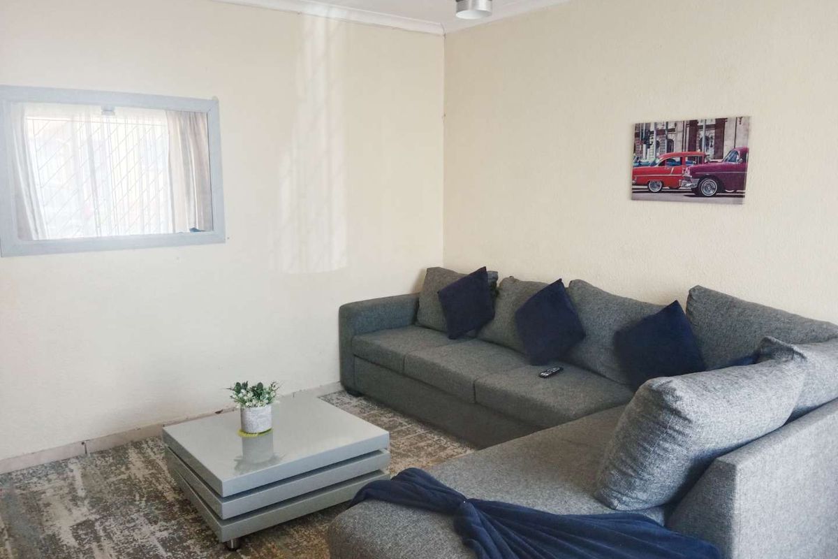 3 Bedroom, 2 Bathroom Simplex To Let - Photo 5