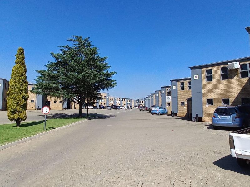 225m2 Bartlett Boksburg Warehouse To Let - Photo 4