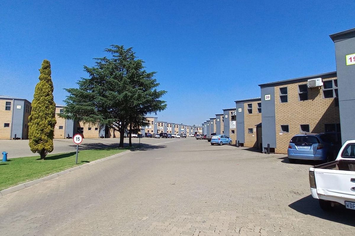 225m2 Bartlett Boksburg Warehouse To Let - Photo 4