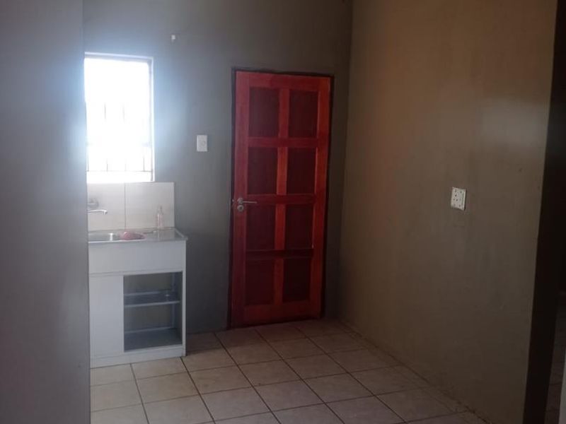 4 bedrooms house for sale in Soshanguve SS - Photo 5