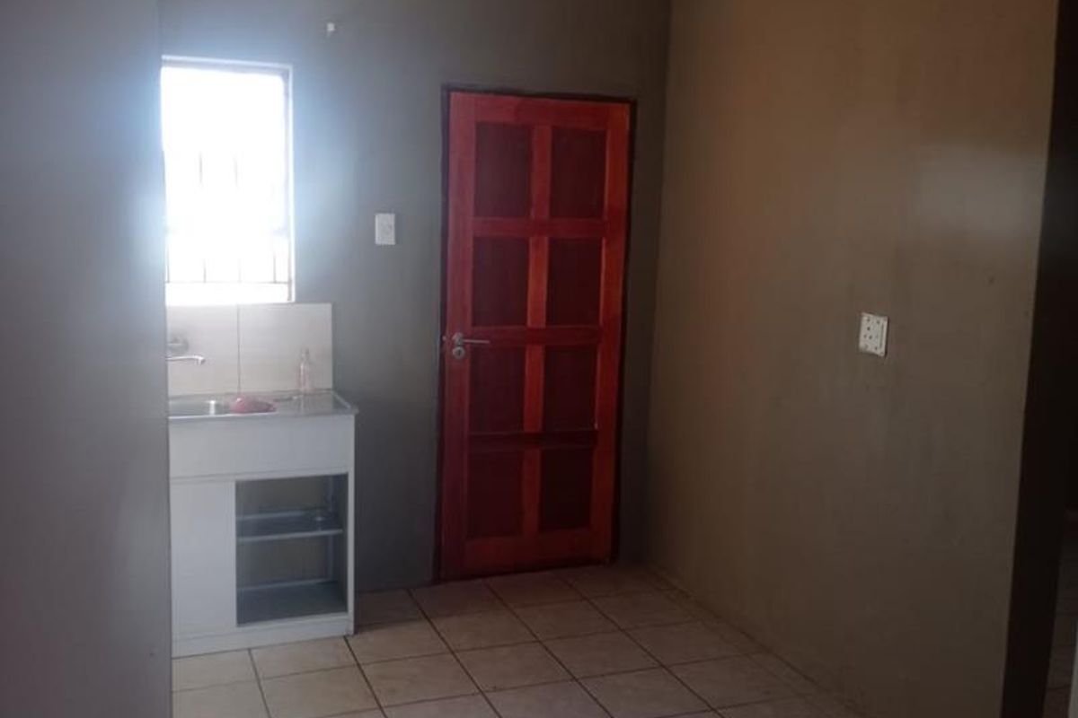 4 bedrooms house for sale in Soshanguve SS - Photo 5