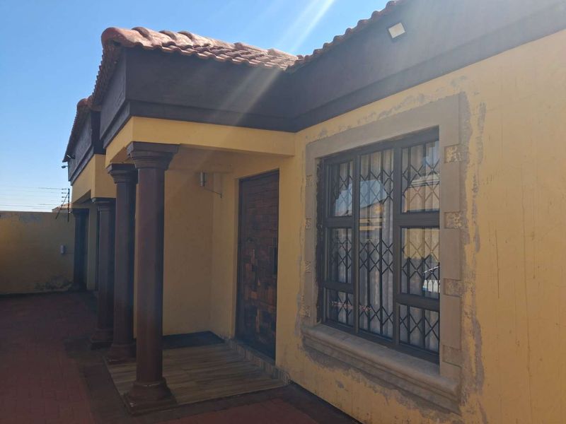 3 Bedroom House For Sale in Vanderbijlpark CE7 - Photo 2