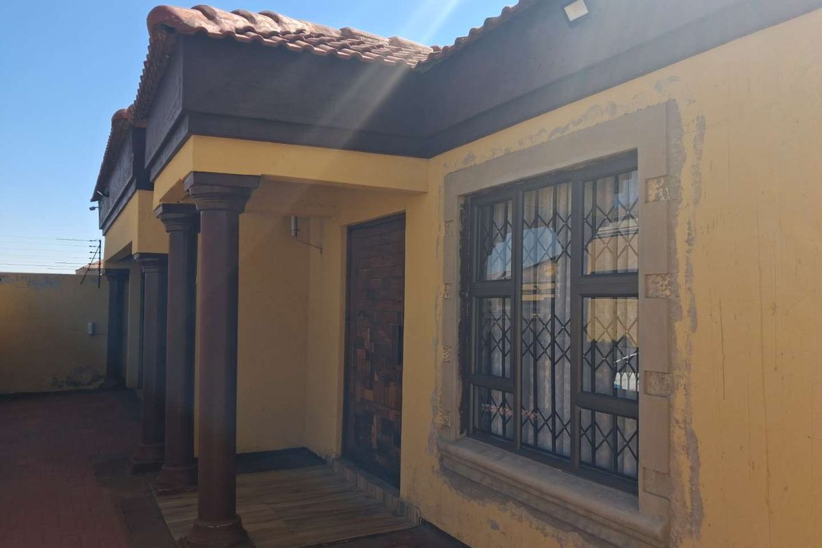 3 Bedroom House For Sale in Vanderbijlpark CE7 - Photo 2