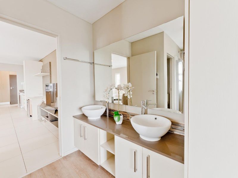 CORNER UNIT IN POPULAR COMPLEX CENTRALLY LOCATED IN BRYANSTON, WITH THE MOST MAGNIFIECIENT VIEWS OF THE MAGALIESBURG MOUNTAINS - Photo 8