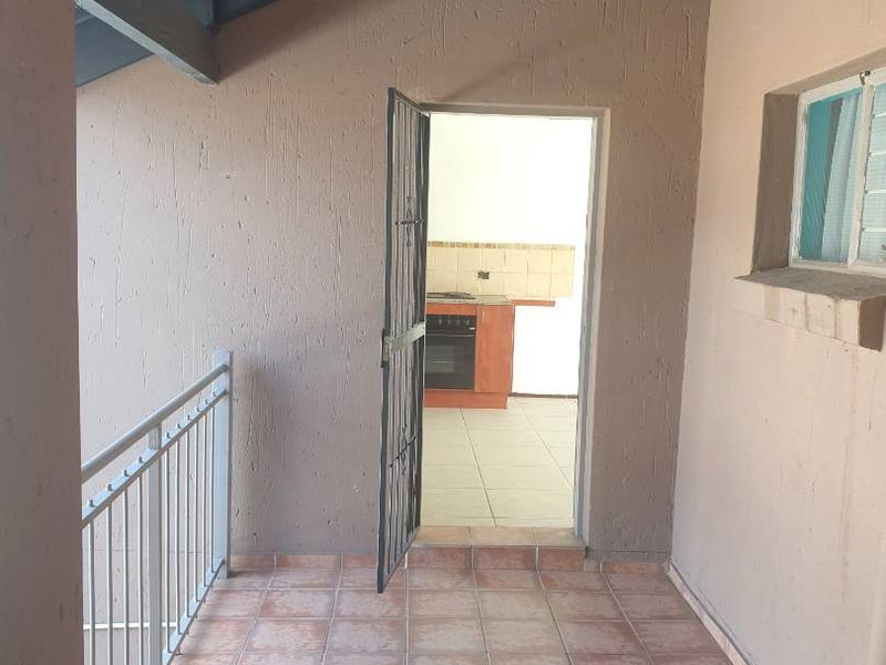 Affordable, Secure Living in Blue Lakes Estate – Perfect for First-Time Buyers & Investors - Photo 2