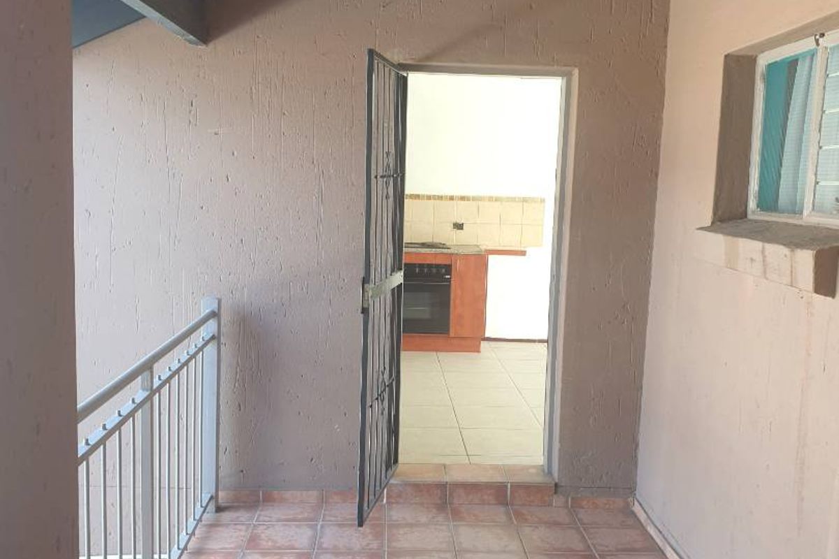 Affordable, Secure Living in Blue Lakes Estate – Perfect for First-Time Buyers & Investors - Photo 2