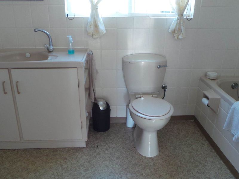 Well located Home close to Private School and Park - Photo 9