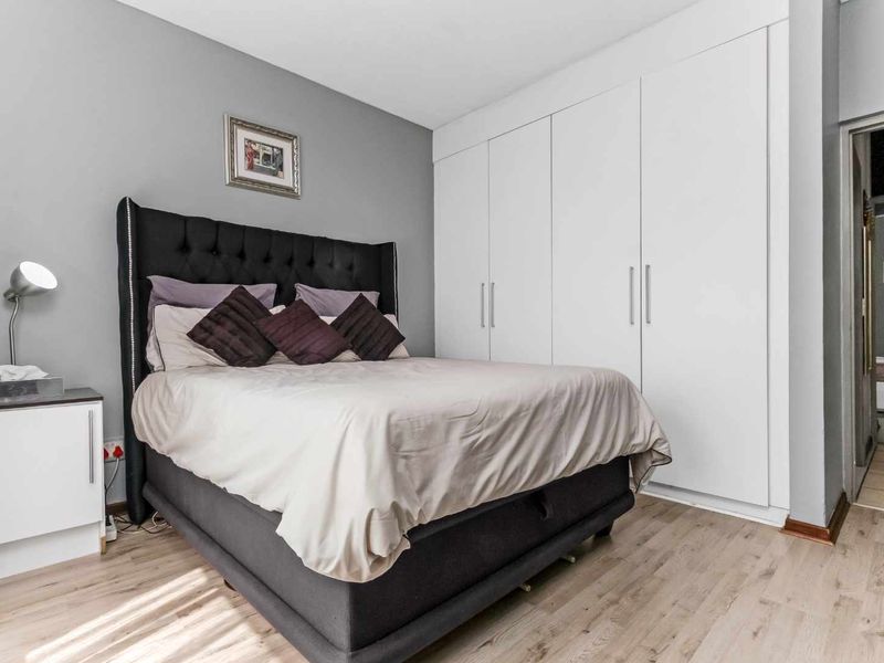 Stunning 2 Bedroom, 2 Bathroom Loft Apartment For Sale In Broadacres - Photo 7