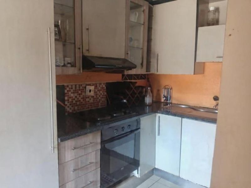 COTTAGE TO RENT IN KLIPPOORTJE,GERMISTON - Photo 2