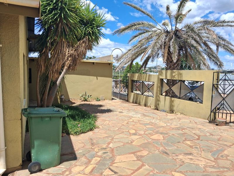 3 Bedroom House For Sale in Dorado Park - Photo 5