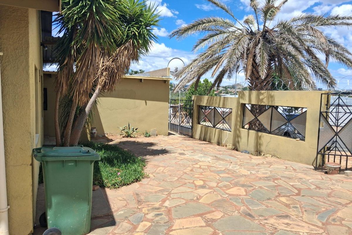 3 Bedroom House For Sale in Dorado Park - Photo 5