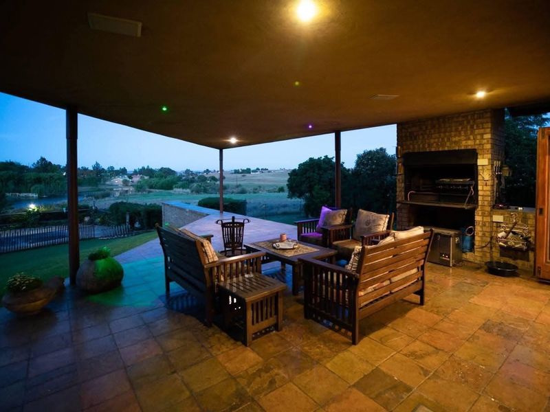 Exclusive Estate Living | Space, Privacy & Views - Photo 10