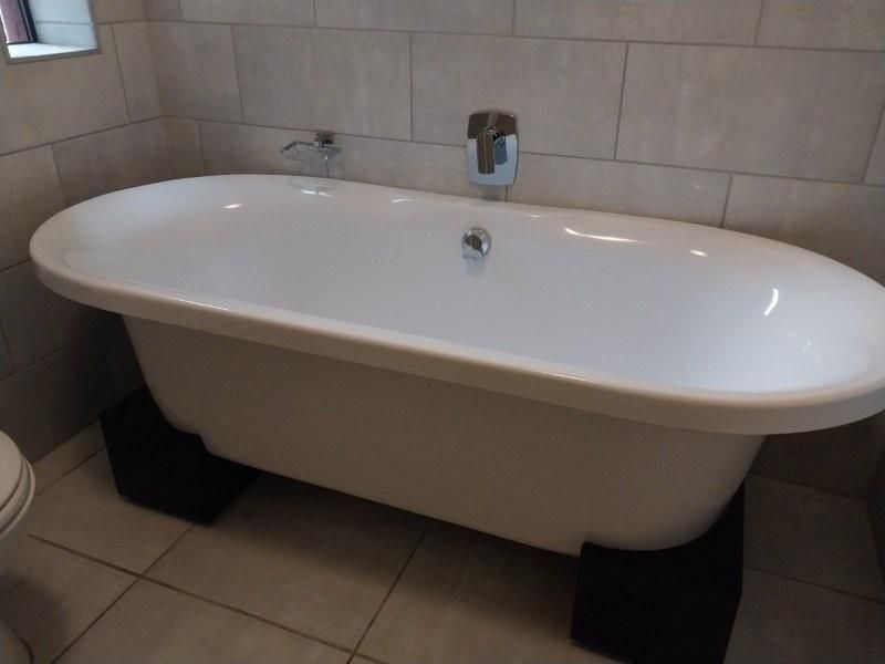 Modern 2-Bedroom Ground Floor Apartment to rent in East Glen Vredekloof Heights Brackenfell - Photo 9