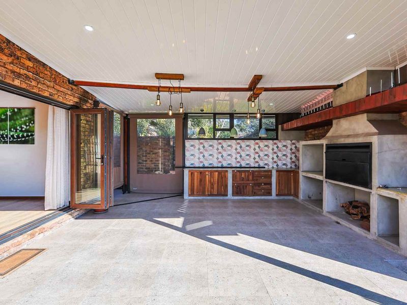 Stylish & Secure Living in the Heart of Faerie Glen - Photo 9