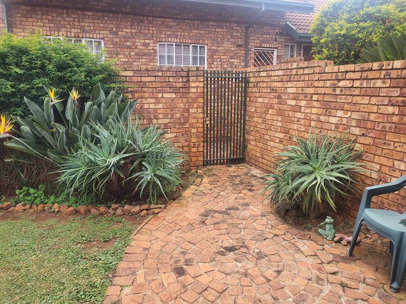 URGENT SALE !!! PRICE REDUCED TO R850.000 !!! UP FOR GRABS!!!.. HOPE YOU'RE NOT TOO LATE TO GRAB IT FOR YOURSELF!!!!... - Photo 3