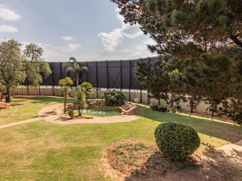 Prime location, fixer upper, lots of great exposure. Opportunity not to be missed - Photo 7