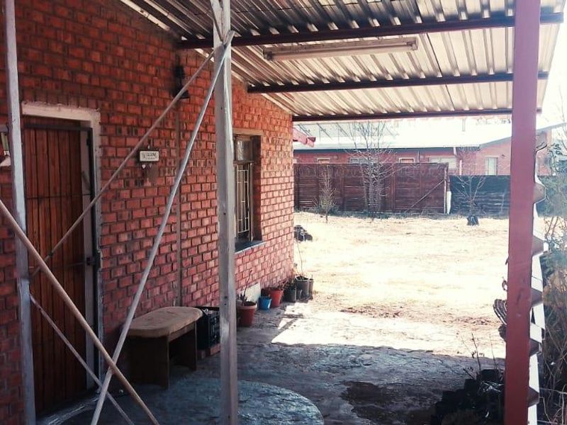 SMALL HOLDING .TWO FLATLETS.STRONG WATER. TWO BOREHOLES.SAVE AREA.CAN BUILD EASY 6 HOUSES. - Photo 10