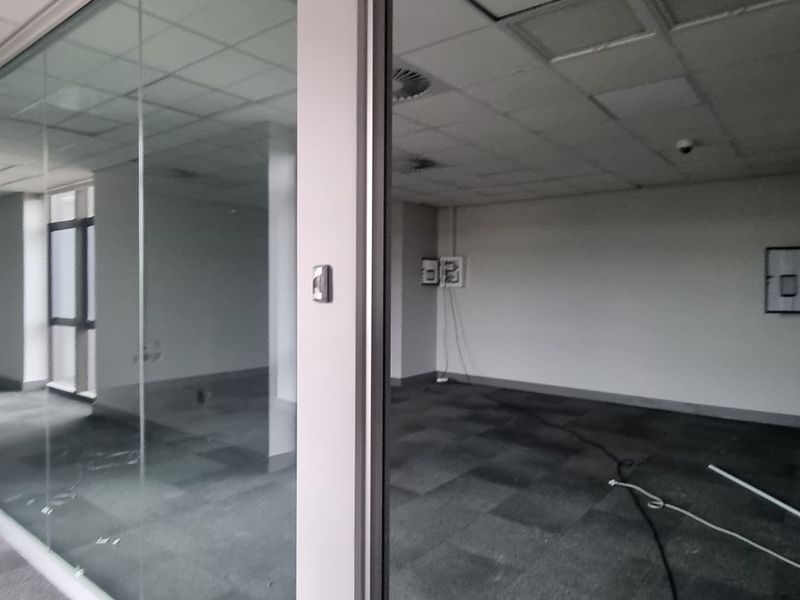 986m2 Office Space To Let in Southdowns Ridge, Centurion - Photo 2