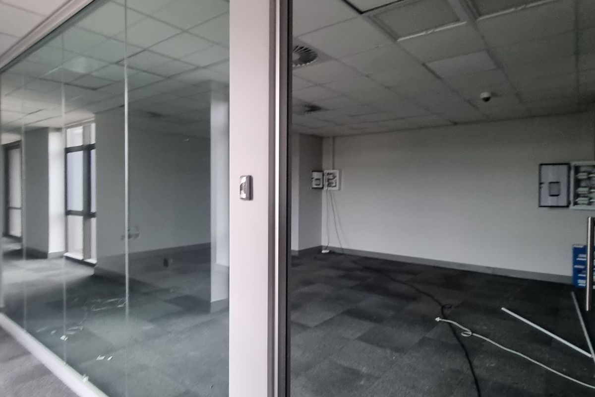 986m2 Office Space To Let in Southdowns Ridge, Centurion - Photo 2