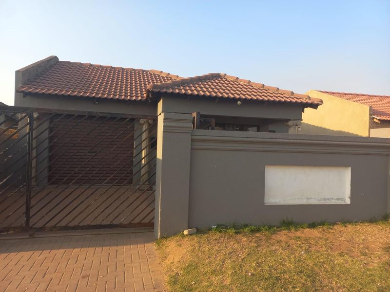 Lovely Family home - Photo 2