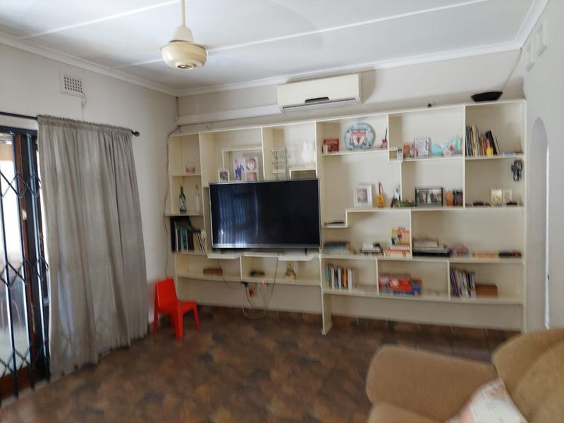 Charming Family Home with Flatlet for Sale in Yellowwood Park - Photo 8