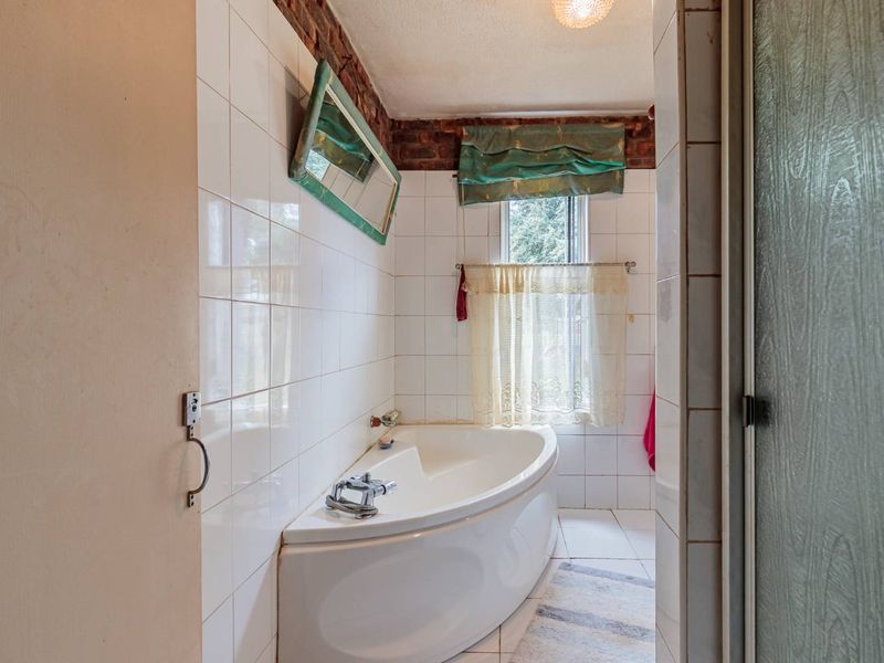 Family Home for Sale - Photo 10