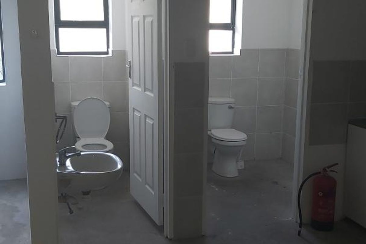 Mixed use commercial facility to let in Fairview. - Photo 4