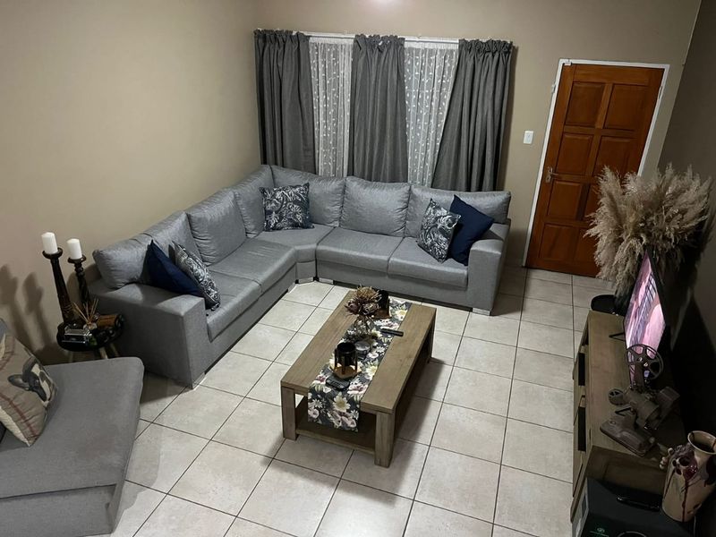 Rent 2Bed Sandalwood Estate Home – Private Garden & Double Garage - Photo 7
