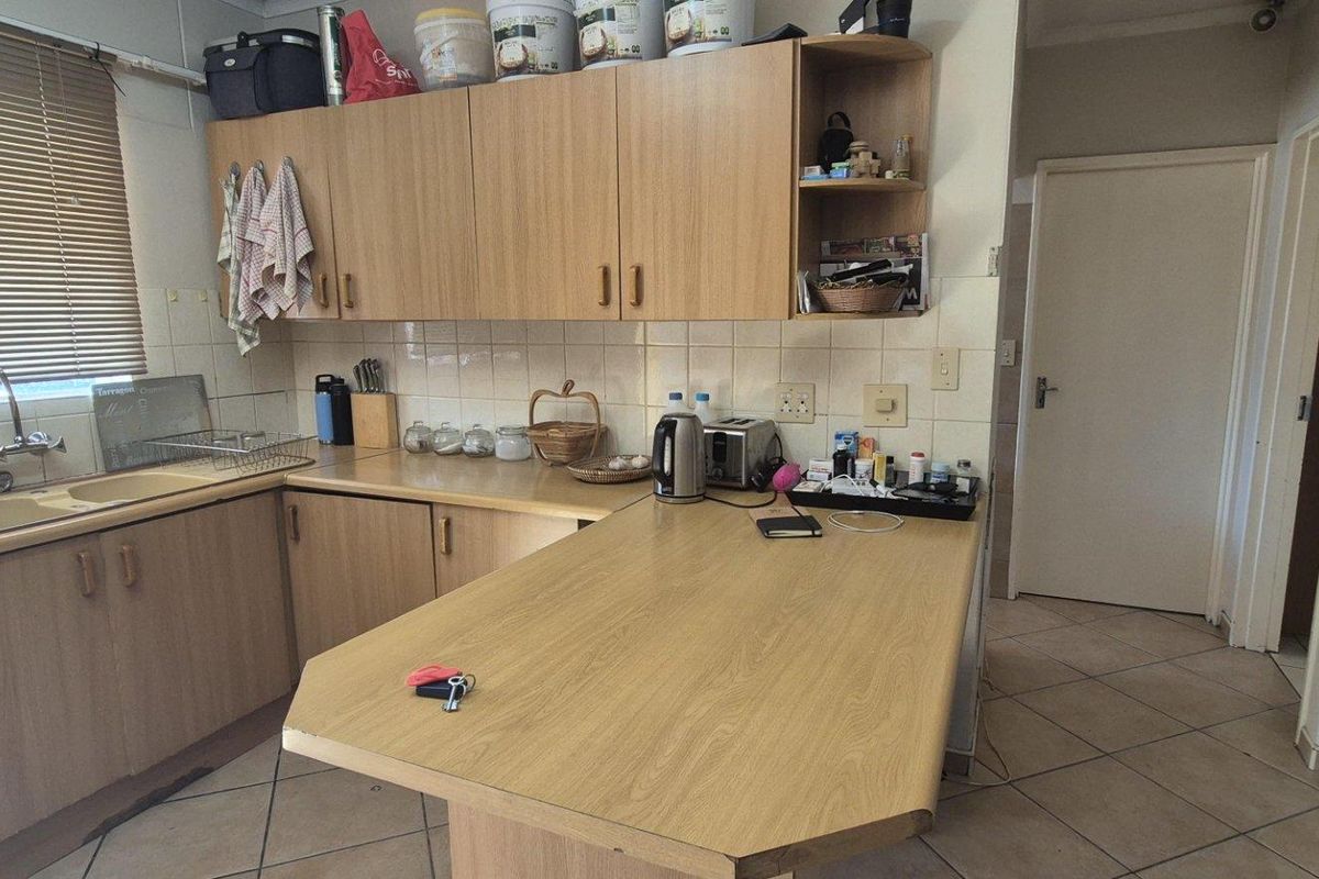 FOR SALE SPACIOUS 2 BEDROOM UNIT IN EROS - Photo 4