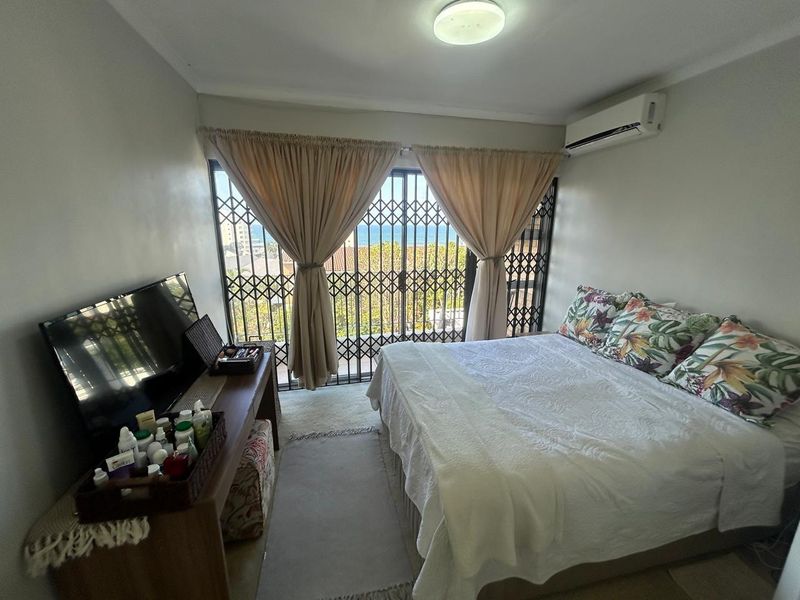 Charming Older-Style Home with Partial Sea Views in Umhlanga - Photo 8
