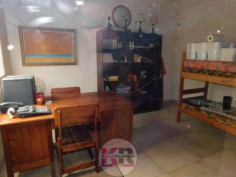 Henties Bay: Home with 3 Flats - Photo 10