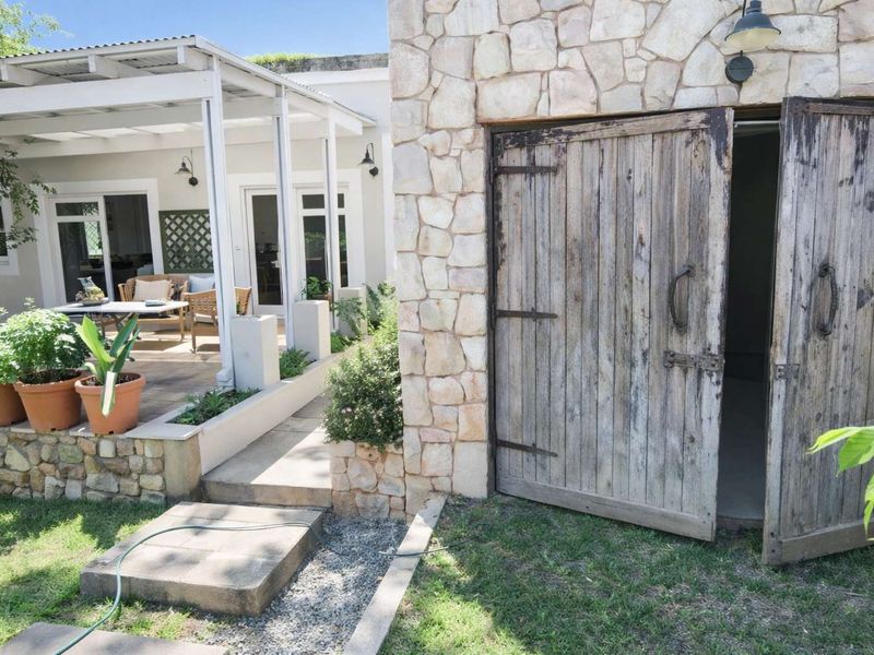 Executive 2 Bedroom House with Studio/Study – Secure, Elegant & Versatile - Photo 8