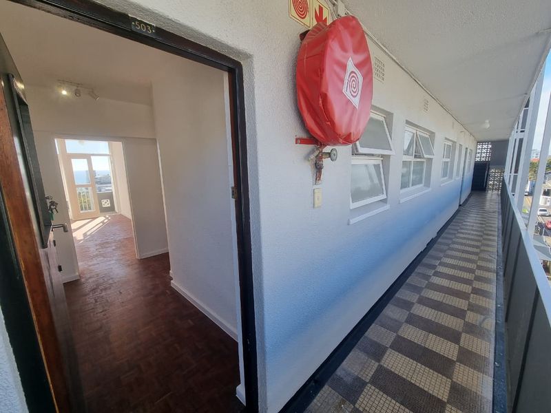 Unfurnished Renovated 1-bedroom Apartment To Rent in Sea Point - Photo 2