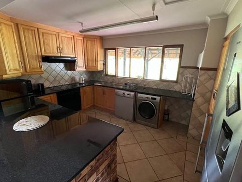 3 Bedroom Chalet - Photo 9