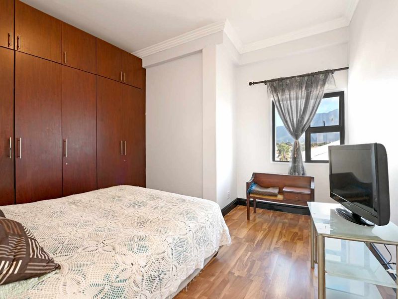 Where Comfort Meets Unforgettable Views - Photo 9