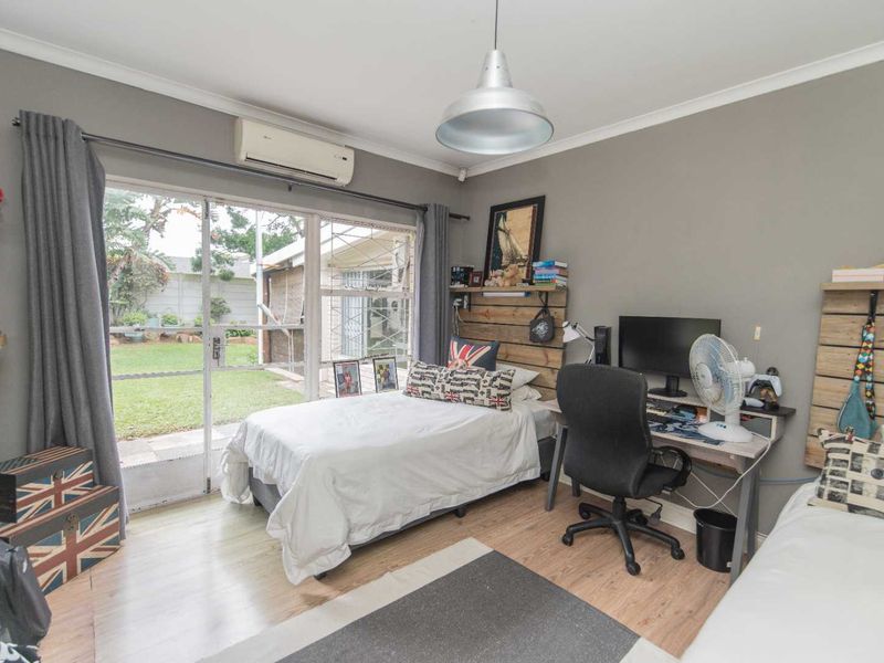 Exquisite Family home in Summerstrand - Photo 6