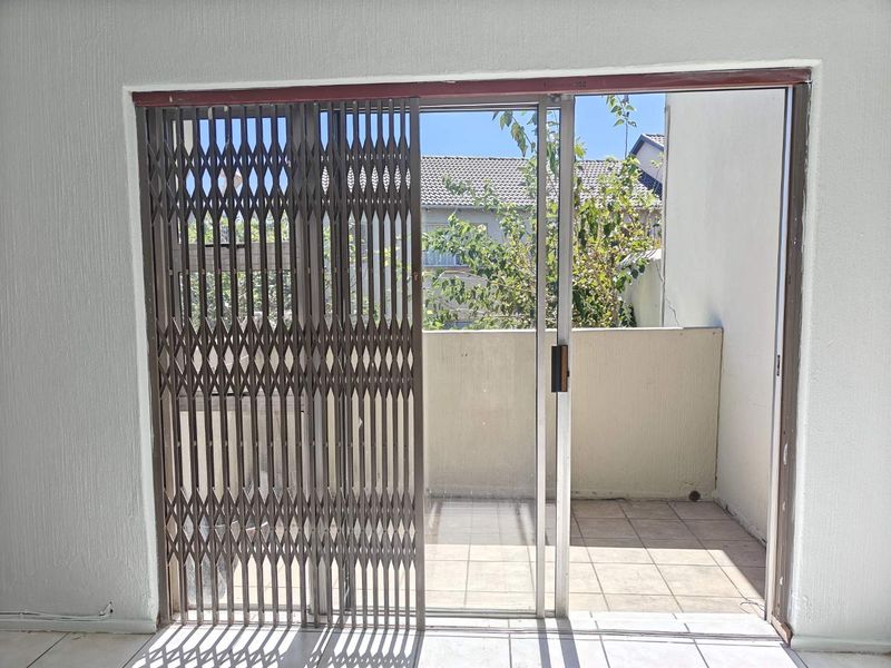 2 Bedroom Apartment for Sale in Vorna Valley - Midrand. - Photo 7