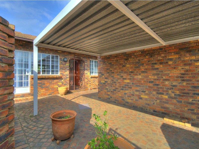 Pet friendly face-brick simplex in Prime Area! - Photo 4