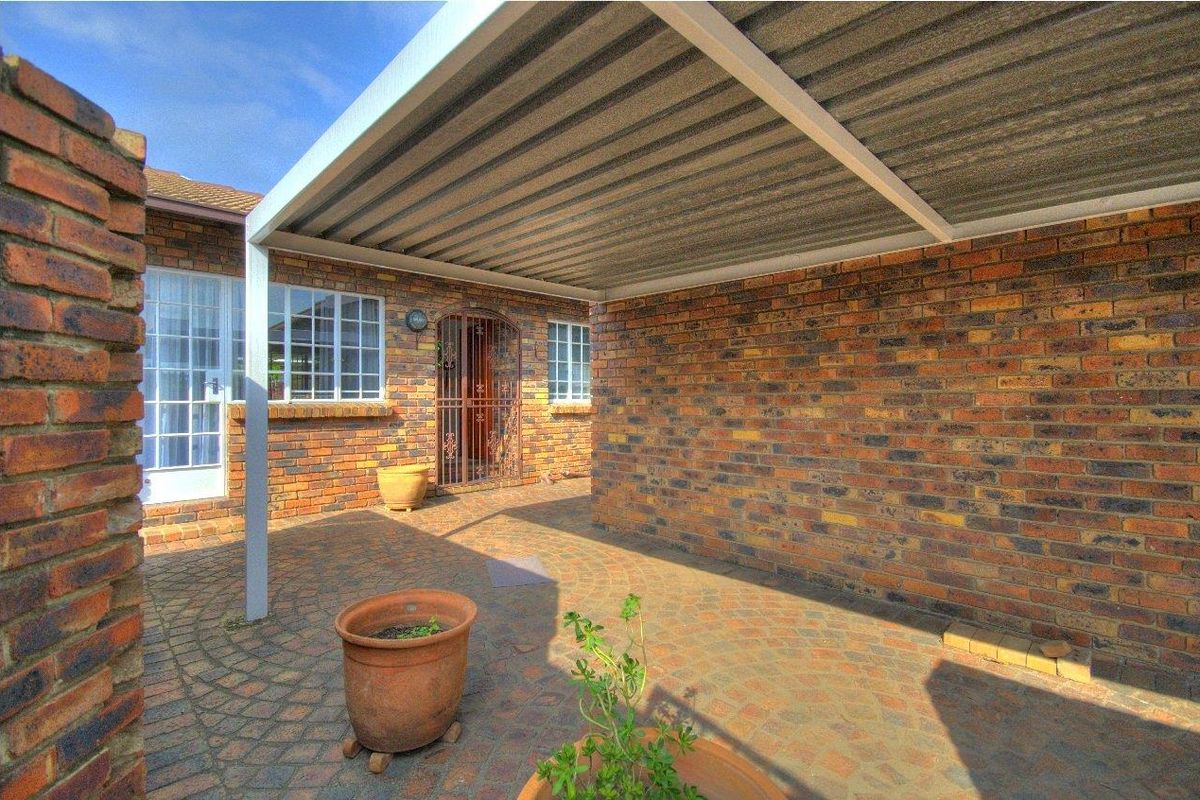 Pet friendly face-brick simplex in Prime Area! - Photo 4