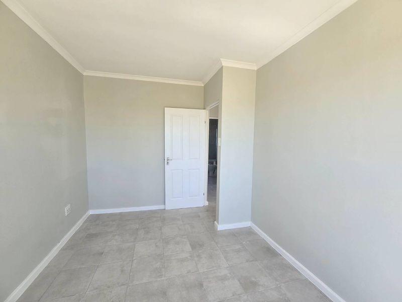 Lock-Up and go comfort in the heart of Newton Park - Photo 6