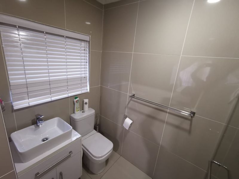 This beautiful modern finished property is  situated in the quiet street of Arboretum close to all your Amenities - Photo 9