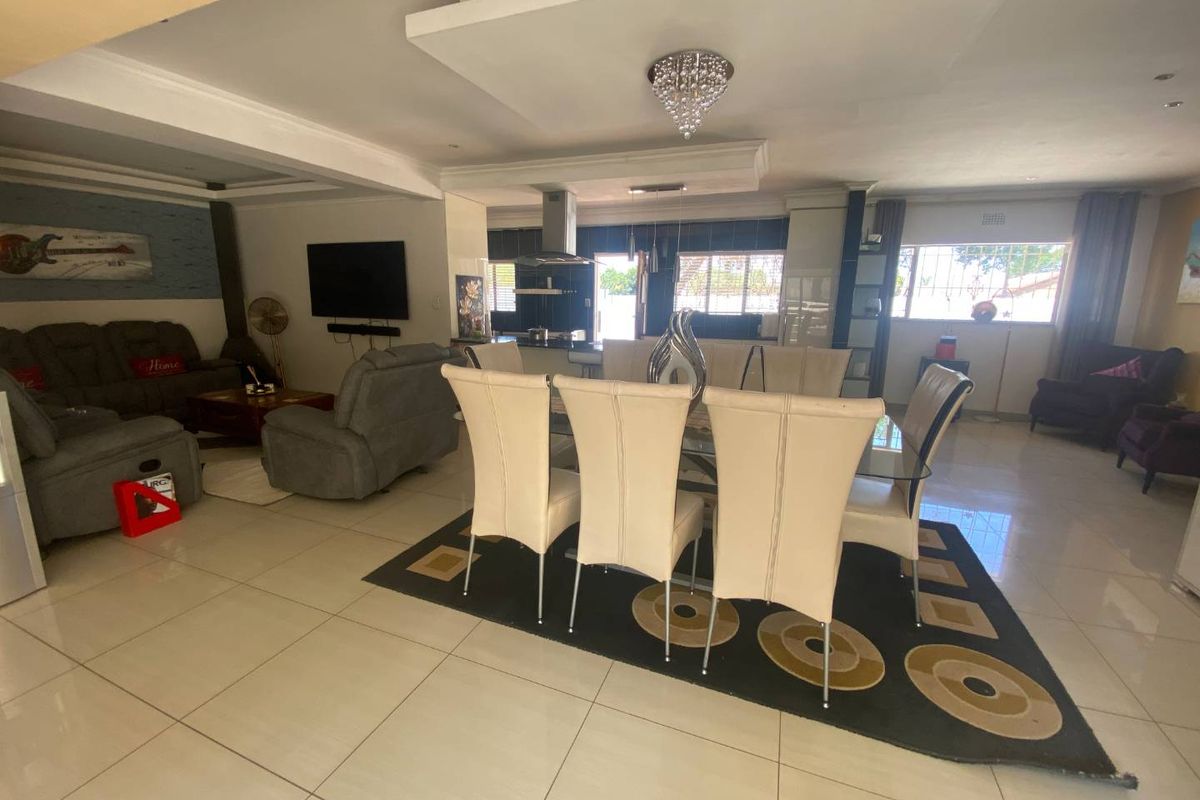 Modern Family Home in Mulbarton - Photo 3