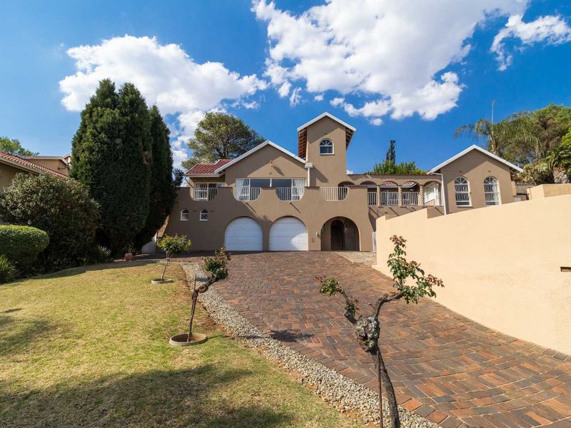 IMMACULATE HOME, NOW A RELOCATION SALE IN GLENVISTA - Photo 4