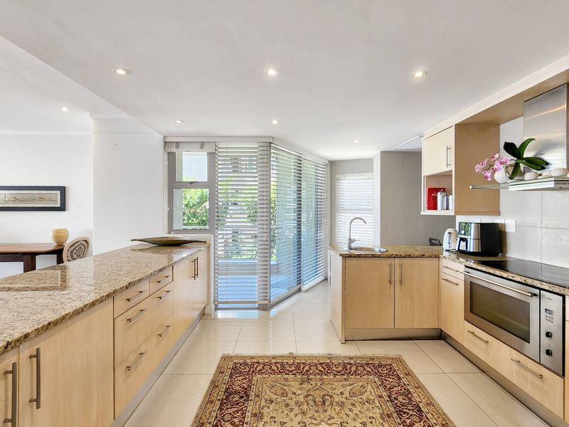 Luxurious Coastal Living - Photo 10