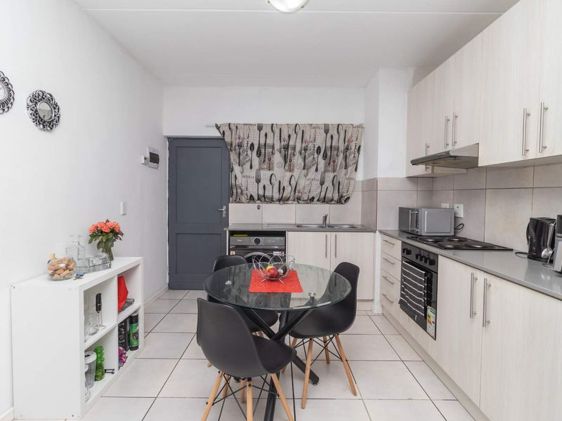 2 Bed 2 Bath Ground Floor Apartment - Photo 9