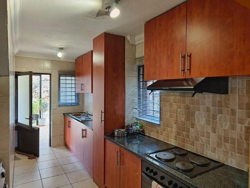 3 bedroom townhouse for sale in Silverton Ridge - Photo 2